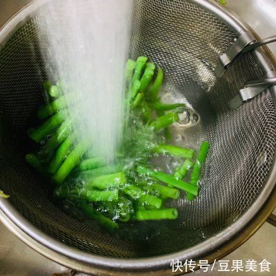 #四季宝蓝小罐#花生酱拌豆角一上桌，老人宝宝全都笑