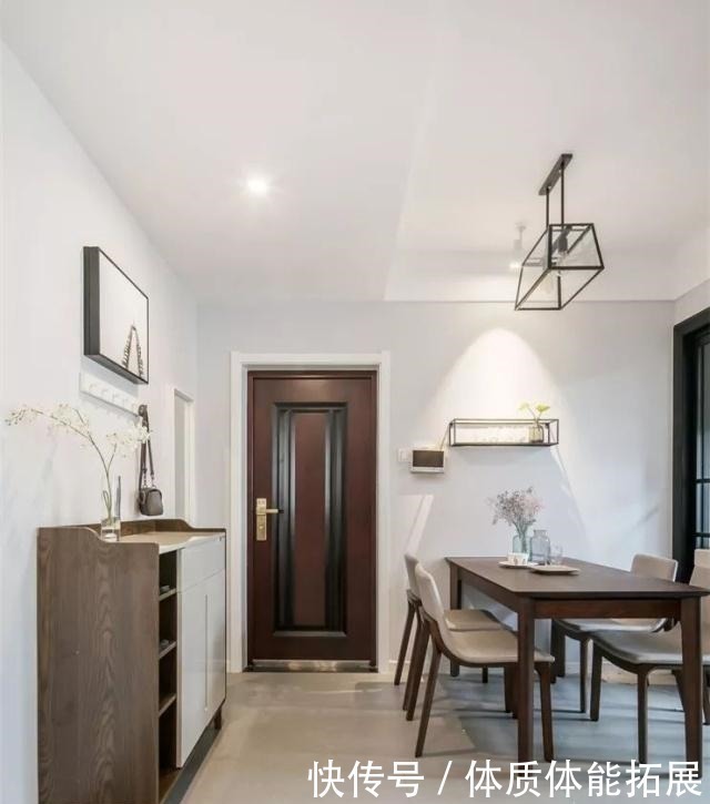 玄关|入户见厅的户型,玄关就该这样设计,不占地方又显得整齐,挺实用!