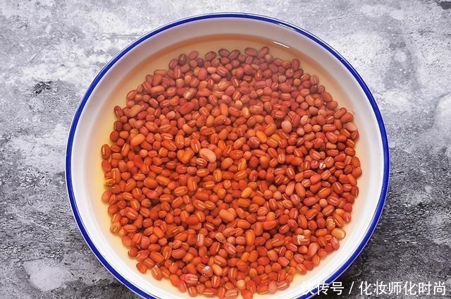 女人不管多忙，都要做这甜品吃，香甜软糯简单易做，对女人特好