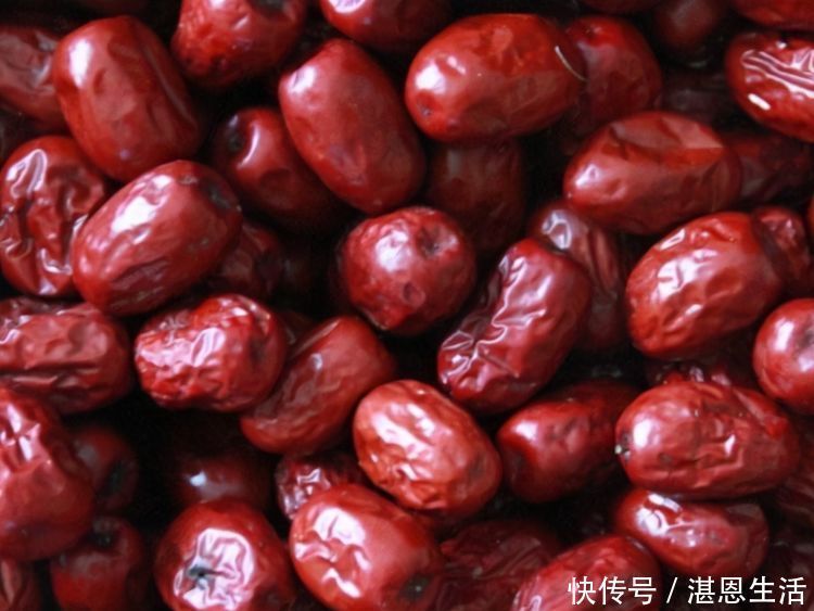 红枣|女性爱美怕衰老,常吃3种食物,排毒养颜养子宫,延缓衰老