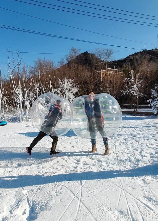 李金珊|致敬白衣天使济南石崮寨亲子戏雪庄园推出全国医护人员及家属免费游园活动