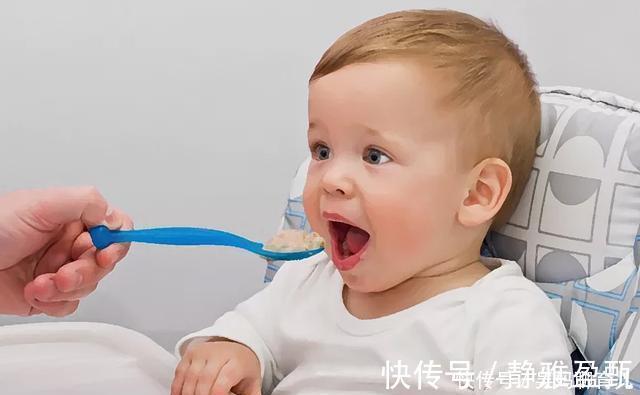 辅食|宝宝已经一岁多了,究竟是多吃饭还是多喝奶?家长这样做会更好