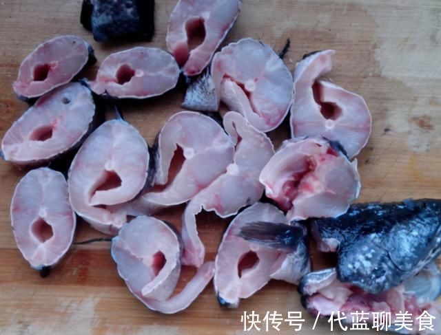 豆腐|炖鱼汤时，记住“2放2不放”技巧，鱼汤奶白无腥味，鲜香十足