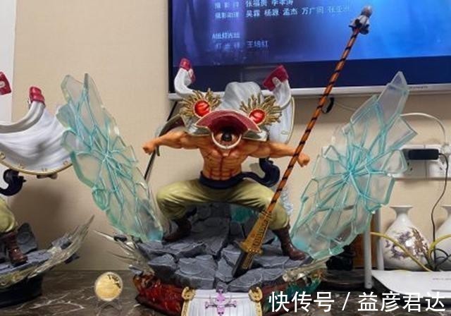 手办|肥宅收藏没版权的手办被展览,柜子成为讨论的热点?简直帅炸了