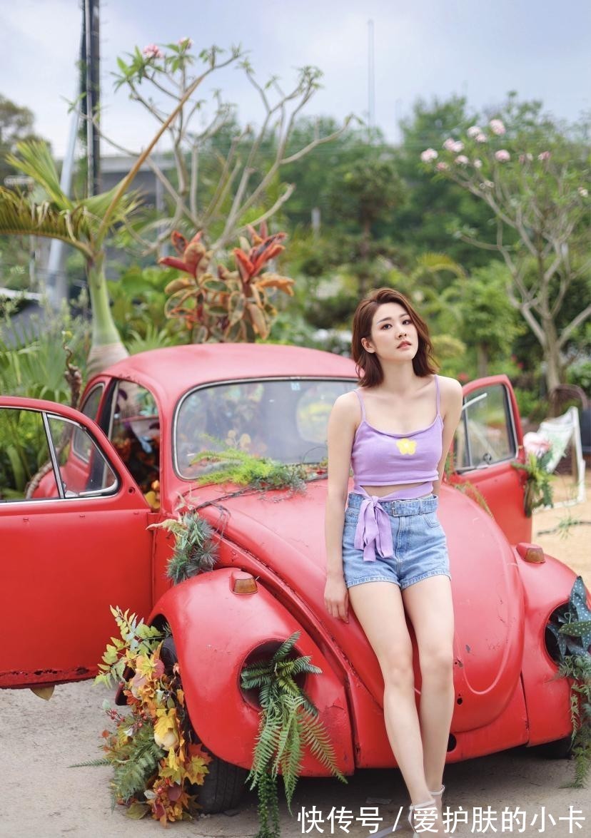 衬衫|分享3个“自然搭配”法则,看起来普通,穿上身高级又不失时尚感