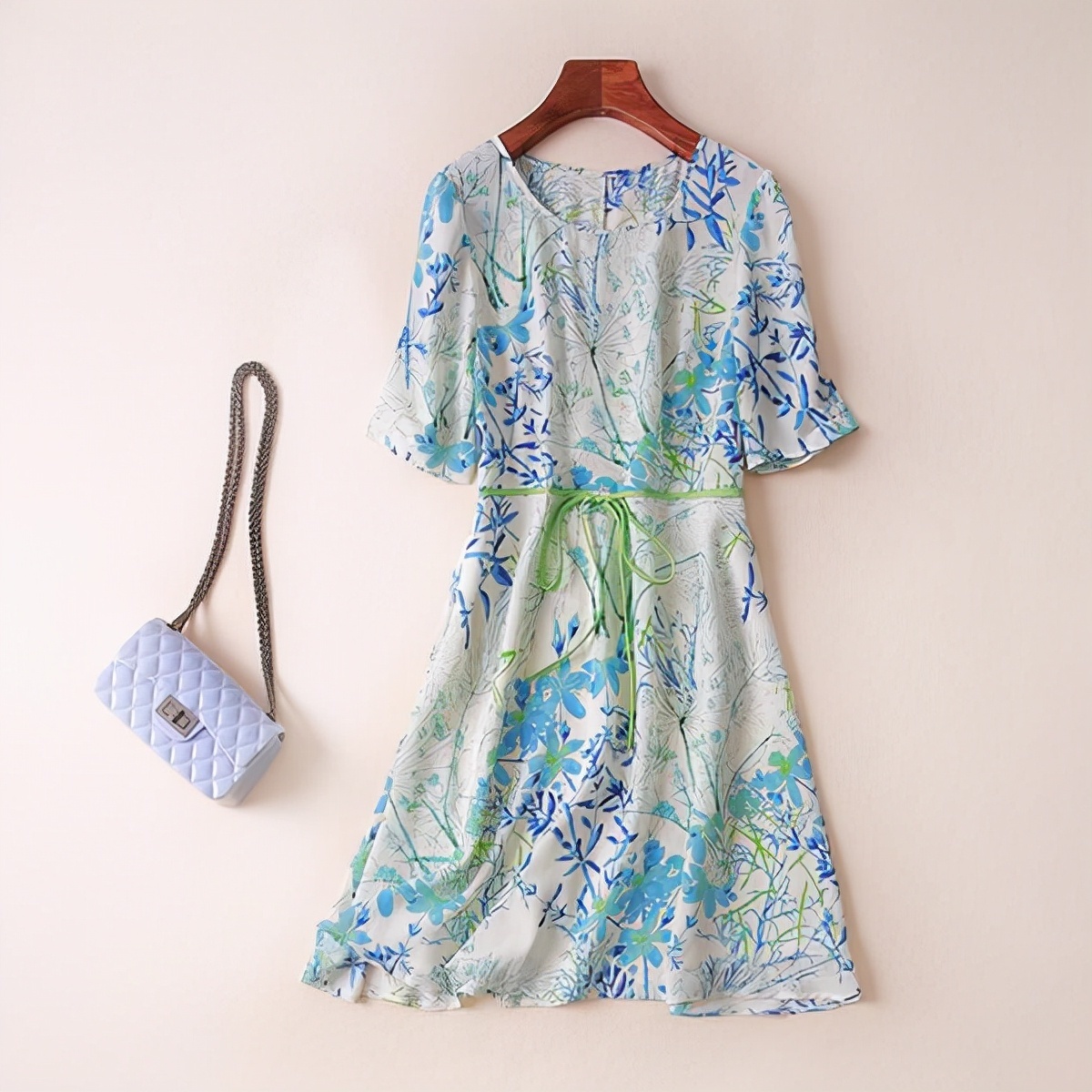 裙身|女人年过三十不年轻没关系,但往后就得有气质韵味连衣裙精致自己