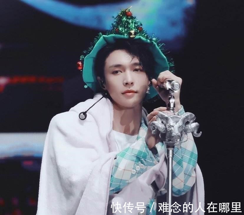 榮耀之路|張藝興帽子開花,水舞臺的燃炸表現,點燃現場的熱情。