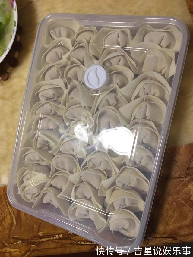 厨房|北京出差发现一户人家的厨房，冰箱物品摆放整齐有序，太有创意了