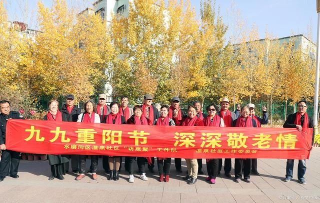 美娇娥#重阳节诗词17首:草木荣枯又一秋，菊前邀饮杯中月