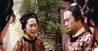 薛家那么有钱,为何香菱弄脏区区一条石榴裙,薛姨妈就埋怨责骂?