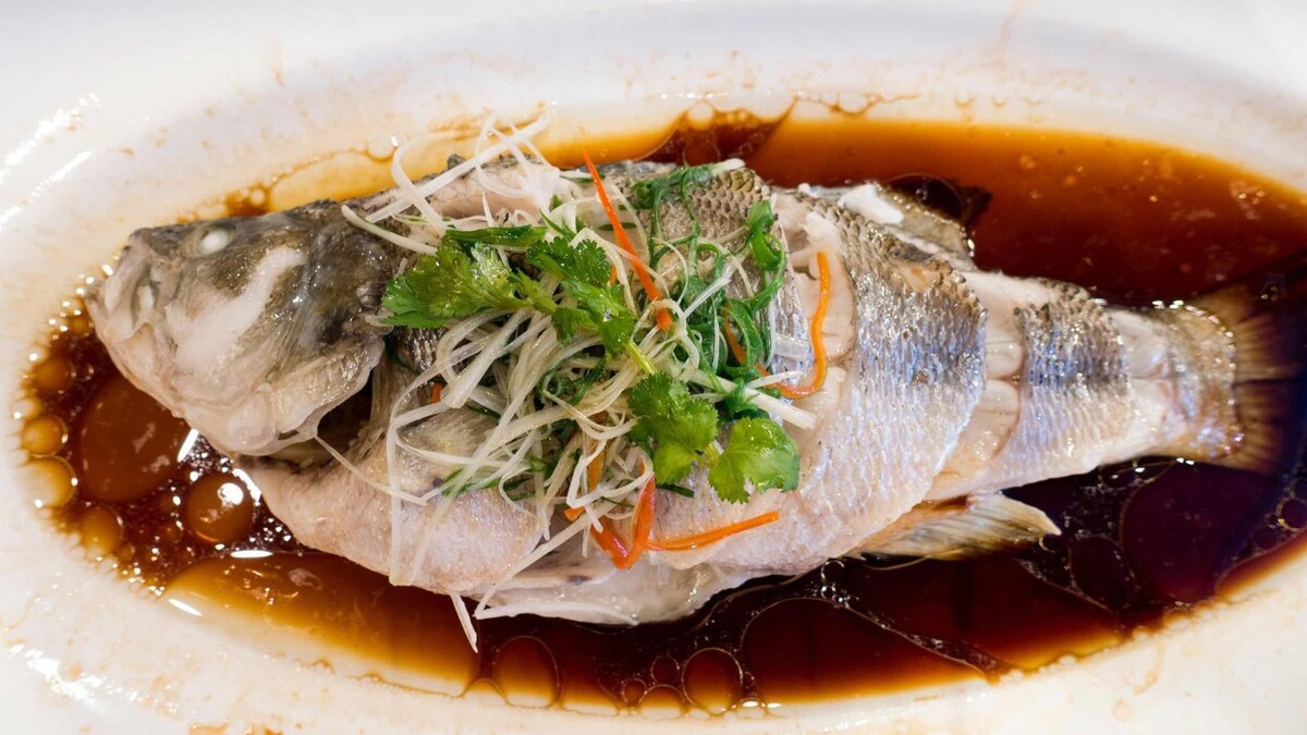 味道|清蒸鱼时,不要放食盐和料酒,教你正确的方法,鱼肉鲜香又滑又嫩