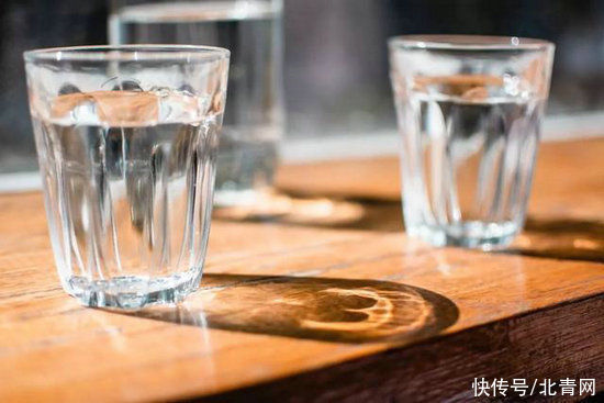 晨起第一杯水怎么喝？注意控制水量水温速度