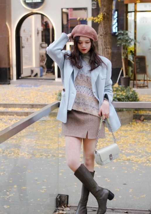 靴子 天冷了,身穿大衣搭配针织衫和靴子保暖舒适,让你美出新高度!