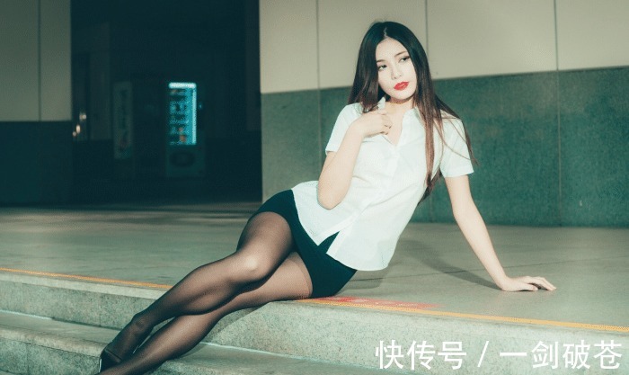 衬衣|白衬衣跟黑裙子，算是最搭配了吗