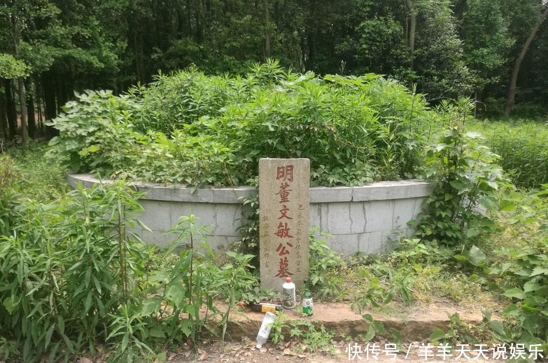 他生前劣迹斑斑，死后却受到万人崇拜，其作品更是成无价之宝
