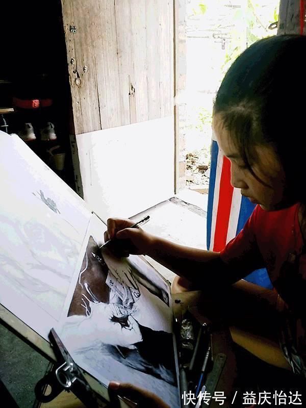 盼望!一位15岁的小姑娘,没有任何绘画基础,却画出了令人感动的圆珠笔作品!