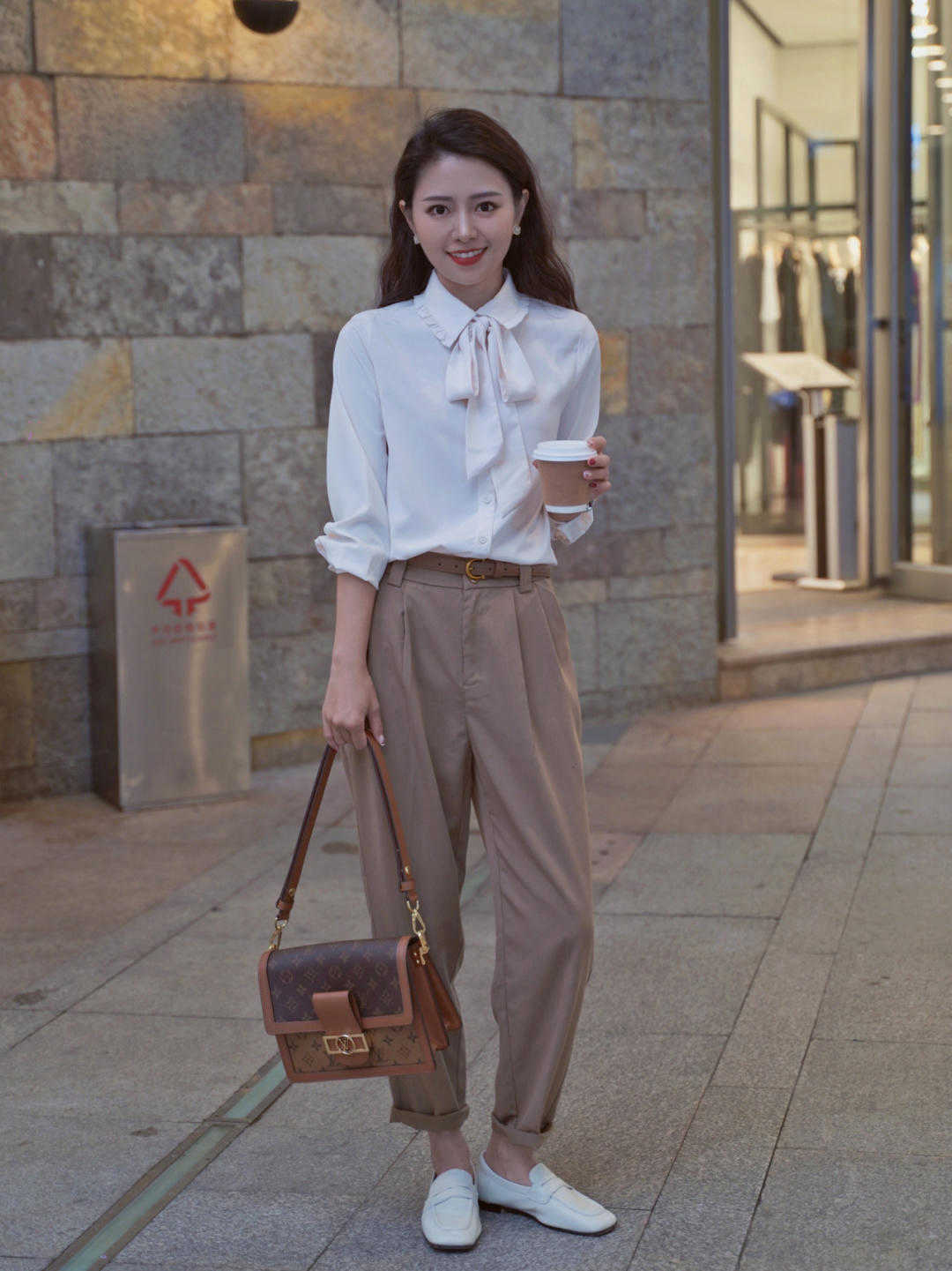 秋天|今年流行奶奶裤,专治各种缺点,微胖女生的最爱