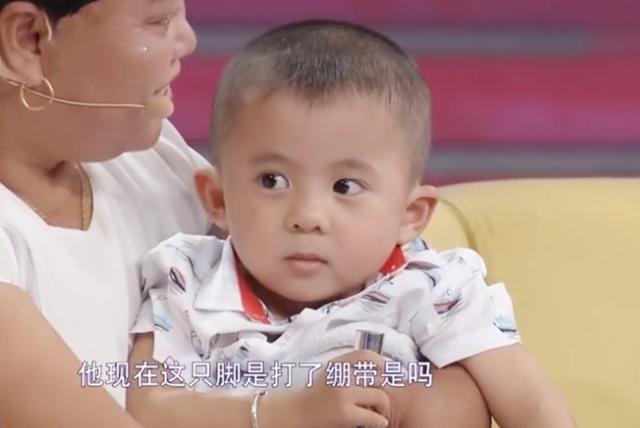 生子|90厘米袖珍女孩,不顾家人反对坚持生子,如今孩子成“瓷娃娃”