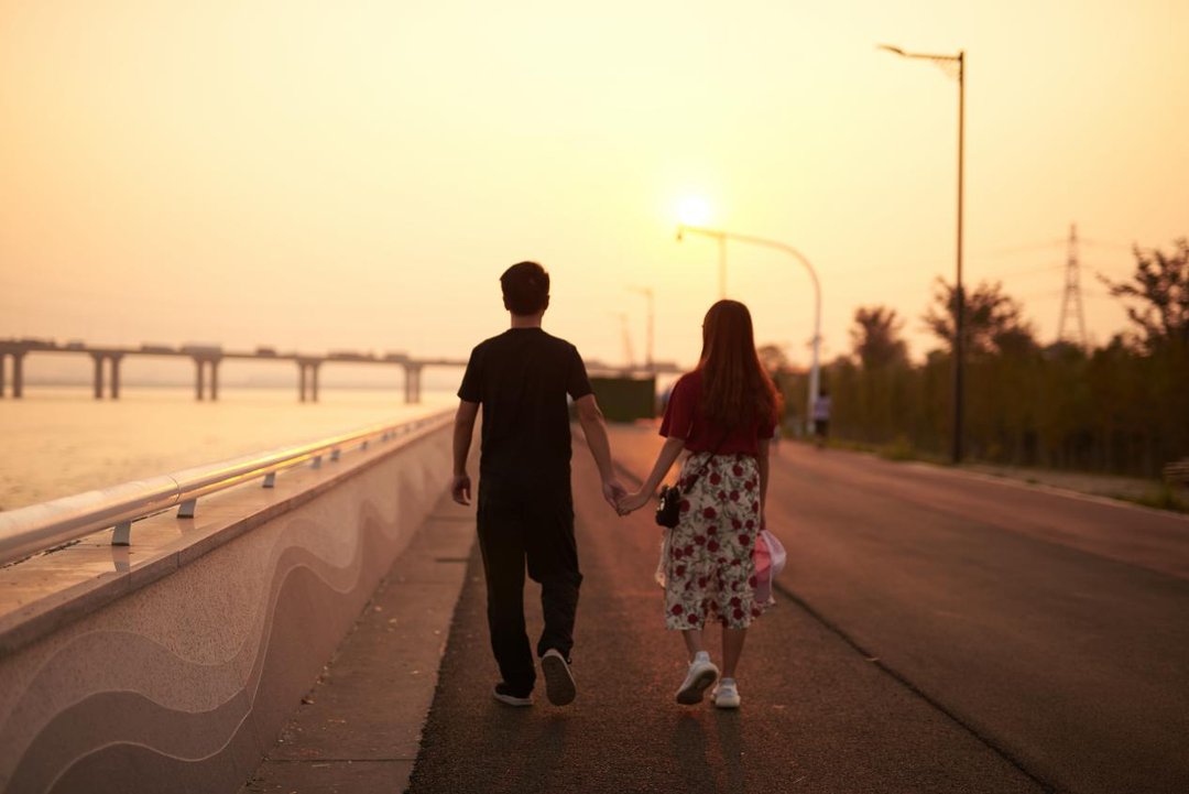 百合网的恋爱认知解读:男生向左 女生向右