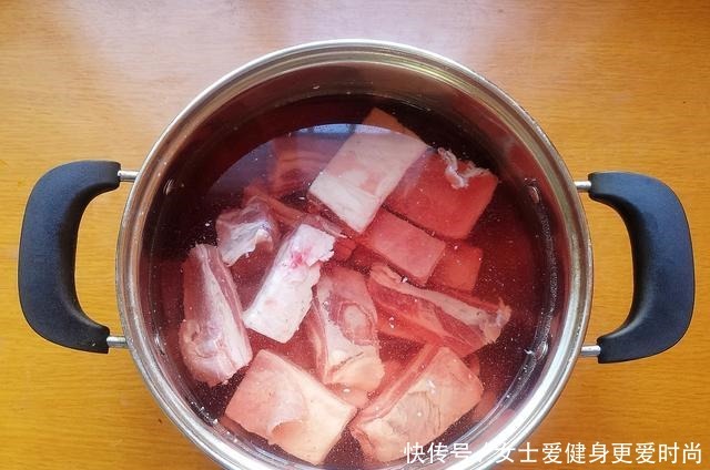 香肉|到了冬天,要常给家人做此菜,鲜香肉嫩好美味,吃完浑身暖乎乎