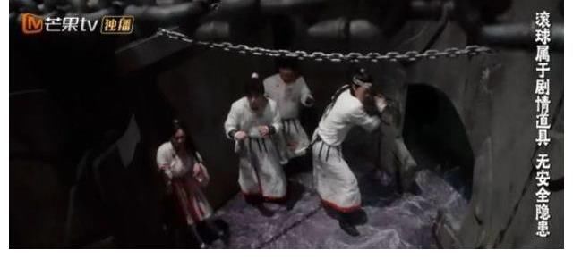 成员们|《密室大逃脱》邓伦怂到卖萌，黄明昊抓鸡有阴影，解密游戏太刺激