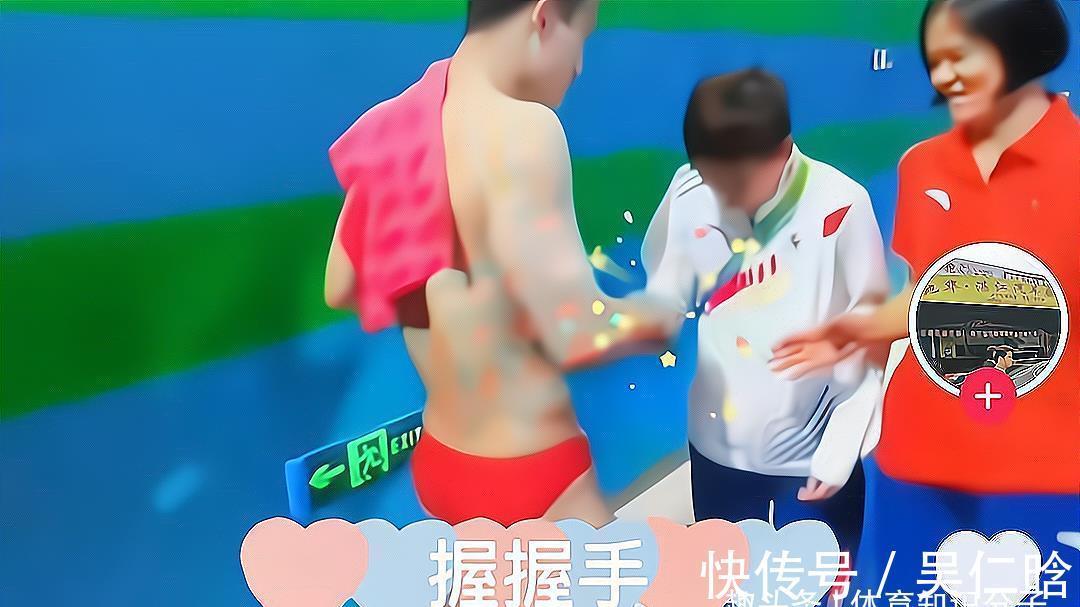 奥运会|领导接见运动员!全红婵伸手同师兄握手,师兄摸头后搞突然袭击