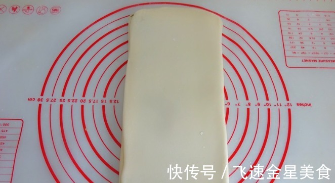 小方块|入秋了，早餐点心这么做，暄松柔软，一咬满口香，老少都爱吃！