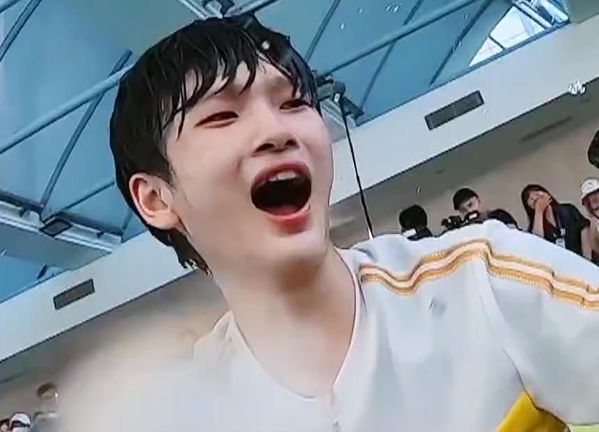 蔡徐坤|跑男遭遇“死亡角度”拍攝蔡徐坤蔣依依勉強(qiáng)能扛住,而baby讓人意外