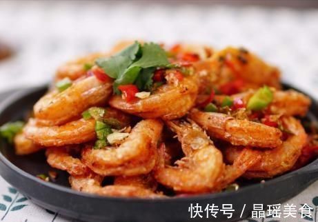 椒盐虾家常做法，不要直接下锅炸，多加1个步骤，虾香酥还不腥