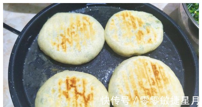 和面|入伏后,吃馅饼就选这馅,只要2元1斤,便宜美味,全家1锅不够!