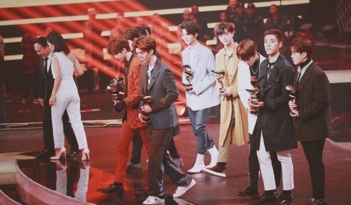 中國(guó)好聲音|李宇春遭質(zhì)疑,學(xué)員紛紛退賽,她卻說:不當(dāng)導(dǎo)師,因?yàn)樽鹬?
onload=