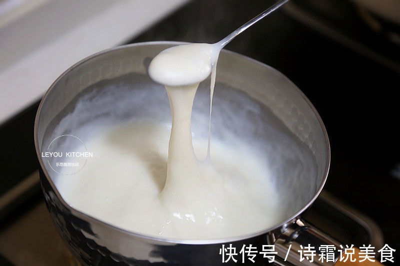 搅一搅，只需几分钟，网红麻薯就做好了，非常简单，一看即会