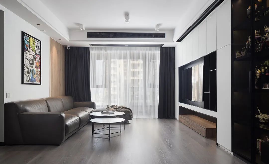 布置|125㎡现代黑白灰+木质感,简雅舒适无主灯,品质生活好自然