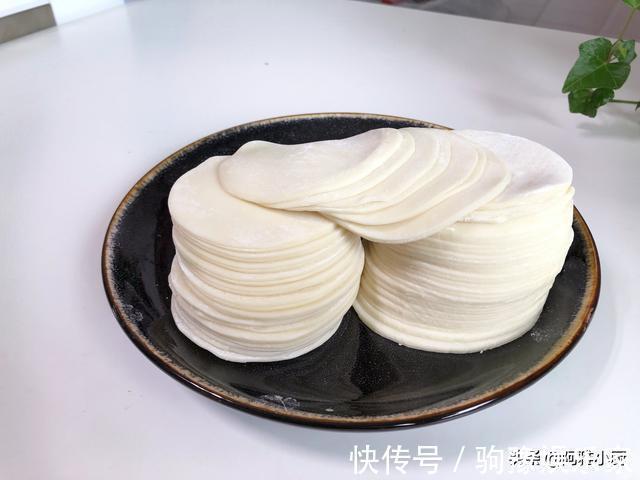 补血|入秋后这菜要多吃,包成包子补铁补血,不揉面不擀皮,8分钟一锅