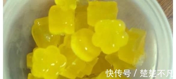 丁真和龔俊成“零食兄弟”，他們吃自家做的牛肉干根本停不下來