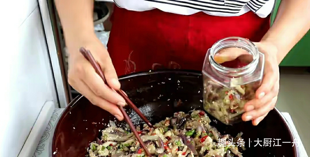 腌茄子的季节到了，一次腌制20斤，开胃又下饭，吃一年不怕坏