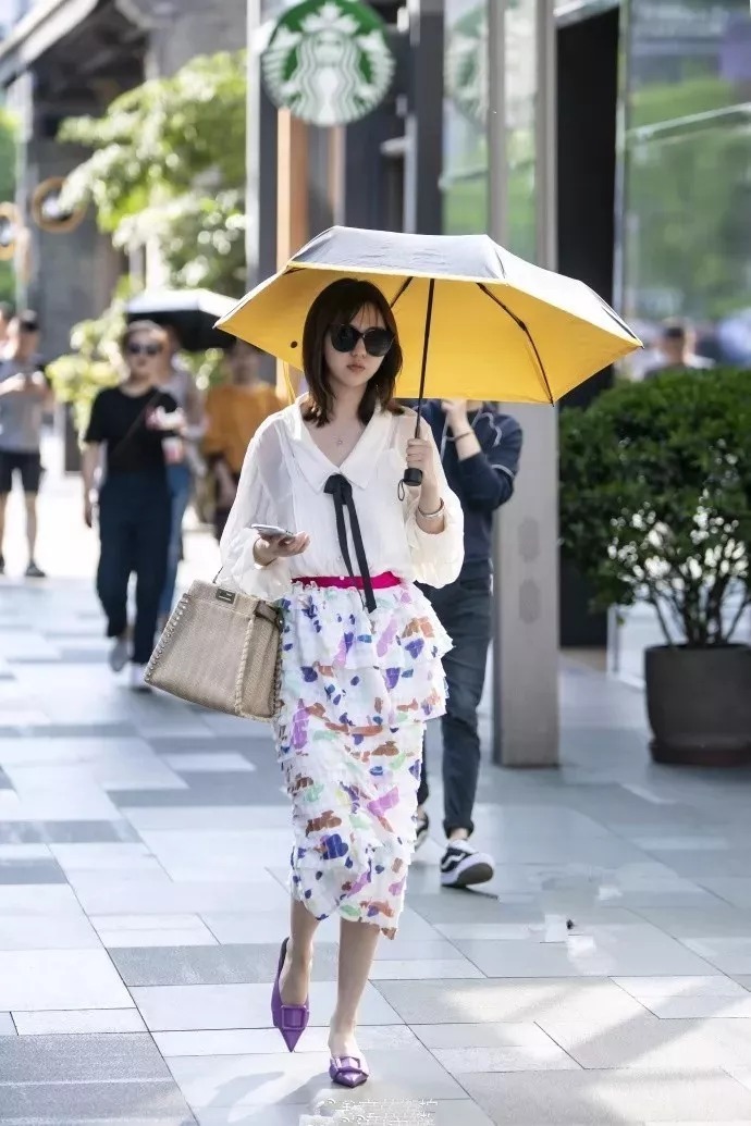 女人搭配高跟鞋,可清新可性感