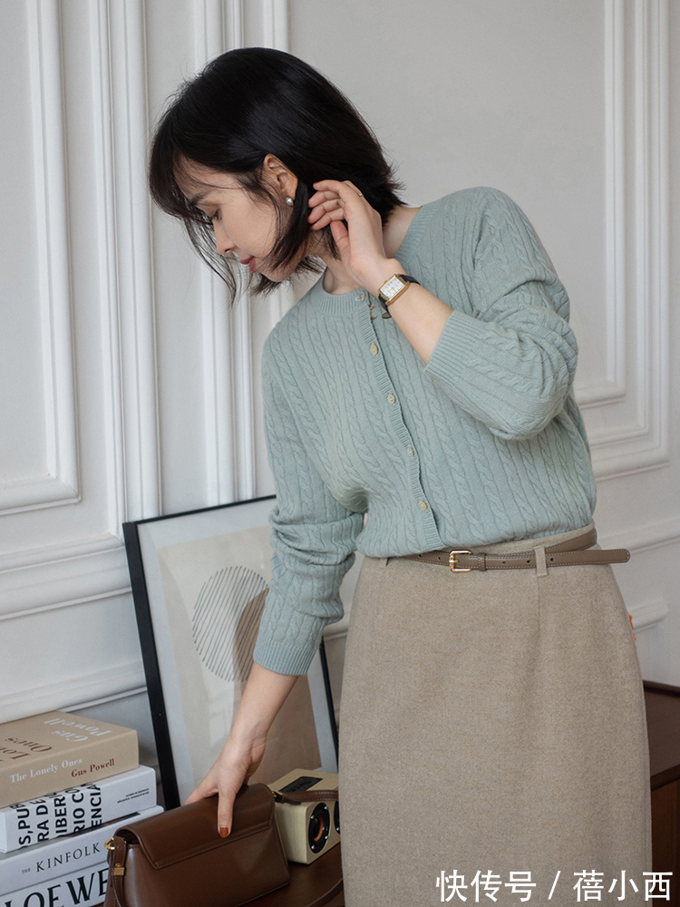 针织衫 秋冬建议多穿“针织衫”,搭配半身裙大方优雅,搭配锥形裤真高级