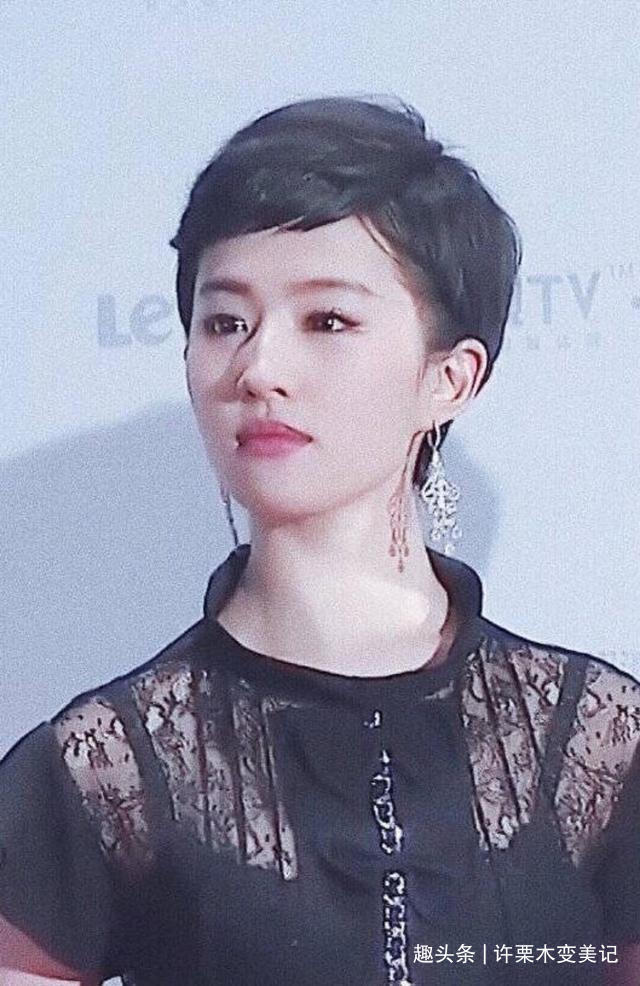 丸子头 50岁女人别再留齐刘海了,今年流行5种“发型”,显脸小不挑人