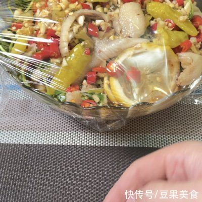 无骨鸡爪的家常做法，简单快捷又好吃