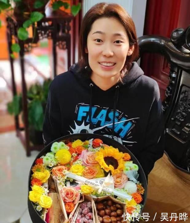 生菜沙拉|至少年轻20岁啊!郎平的照片最新曝光:烫头、戴金项链,很时髦!