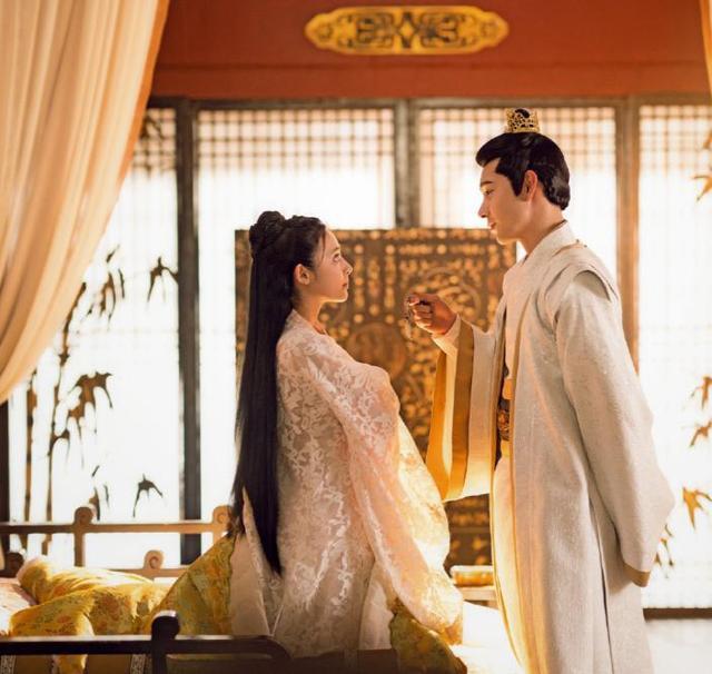 太子与美人细作:东宫的“养蛊”日常