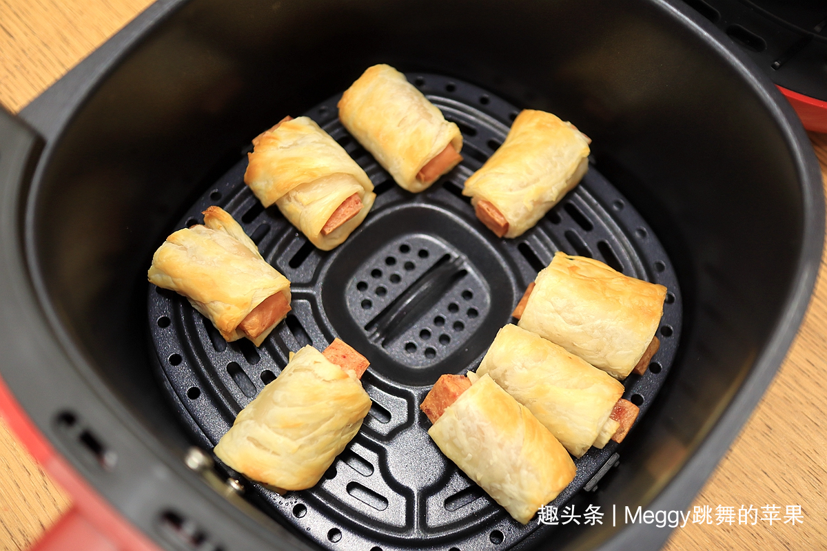 用手抓饼做的午餐肉酥皮卷，8分钟出锅酥嫩嫩，省事又好吃