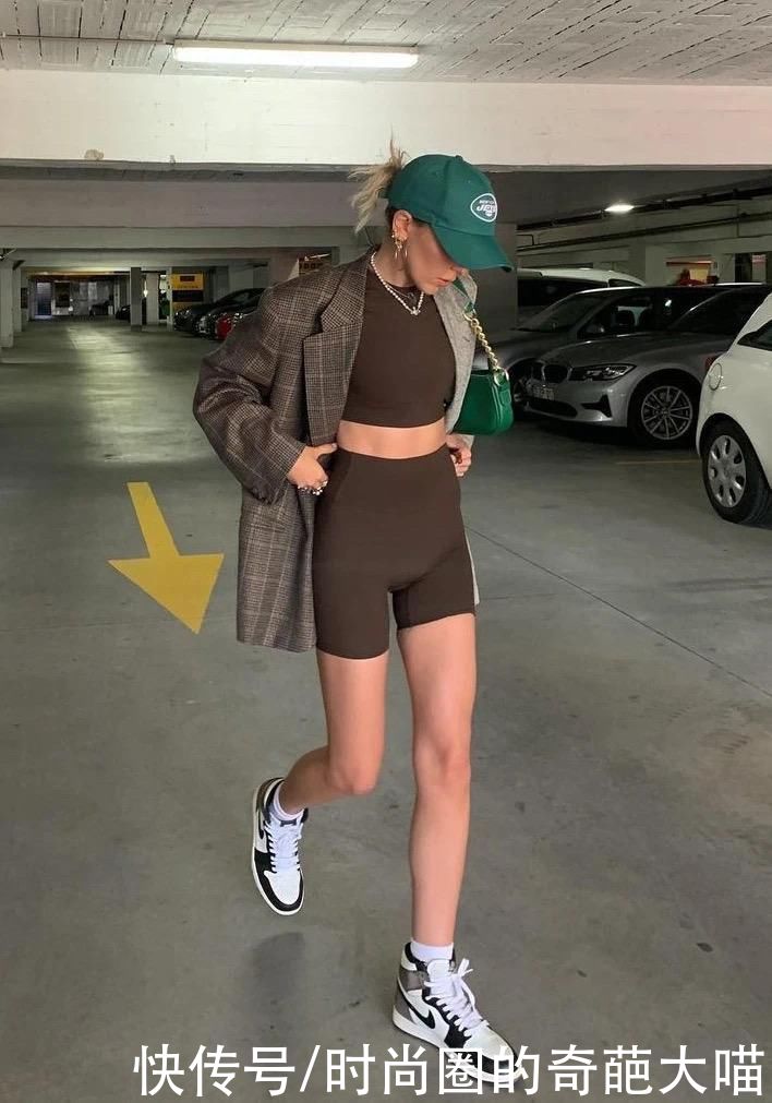 穿搭|老款也能穿出CELINE女孩的味道?简练又时髦,不管肥瘦都合适