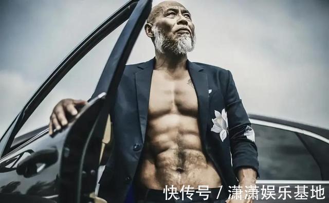 脚尖|成都65岁大爷热爱健身，身体强壮肌肉发达，被称为真人版龟仙人