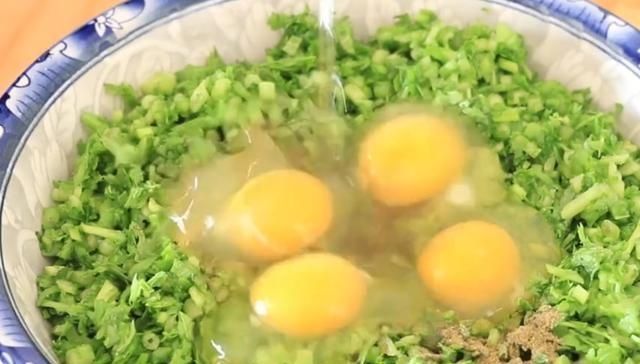 润肠|女人,这菜再贵也要吃,润肠排毒,我家一周吃7次,上桌瞬间扫光