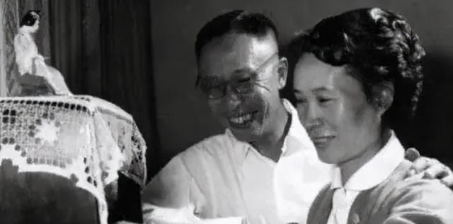 亲情|在溥仪回忆录中,他对任何家人都不掺杂亲情,唯独对这个外人例外