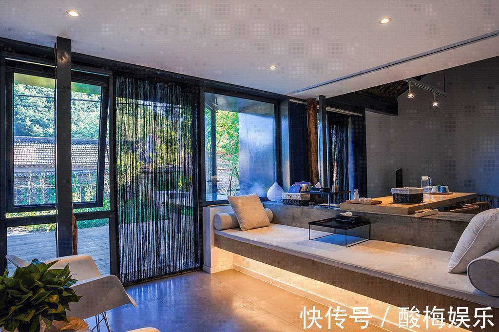 改造|2年砸下50万,他将土房改造成豪宅,见到雪中的庭院,我哭了