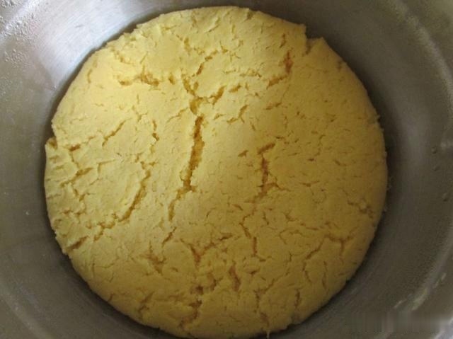 玉米面这样做简单快捷，暄软喷香，比包子馒头好，中老年人要多吃