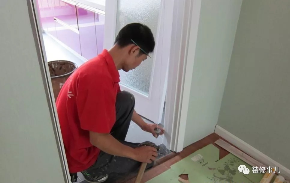 先装门|装修到底是铺地板还是先装门?多亏了朋友提醒,我家差点就装错了